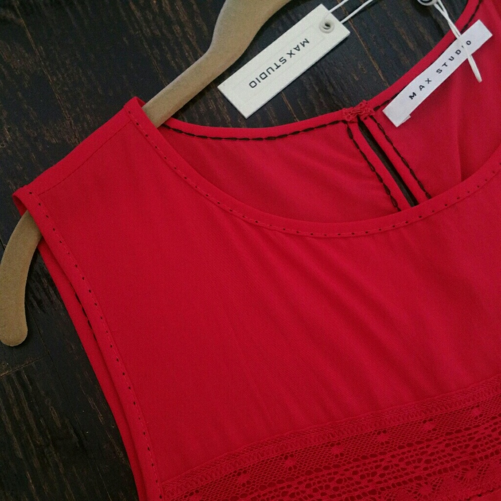MAX STUDIO Top